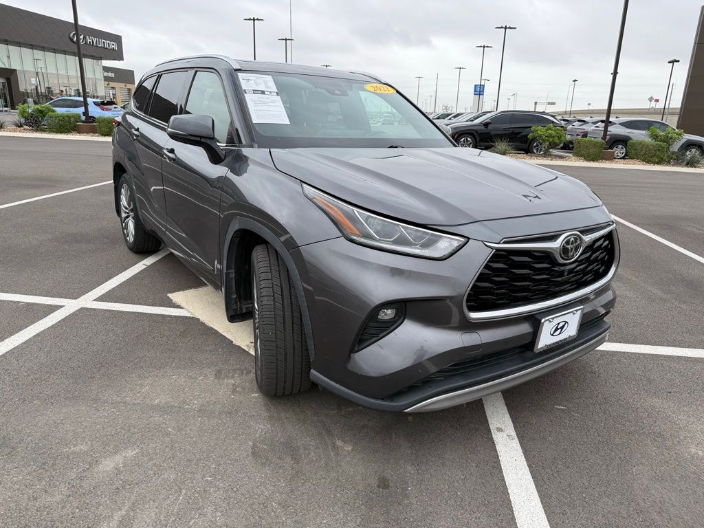 Thumbnail: 2021 Toyota Highlander - 3