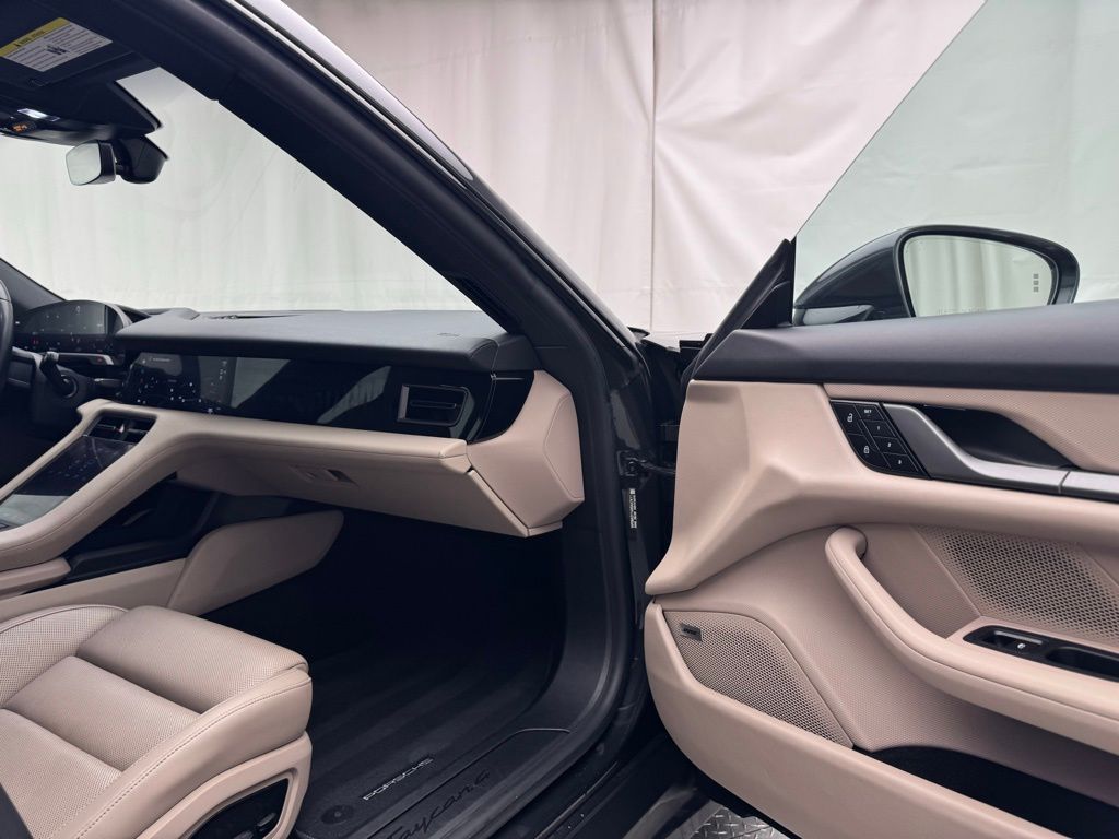 2022 Porsche Taycan Turbo S 26