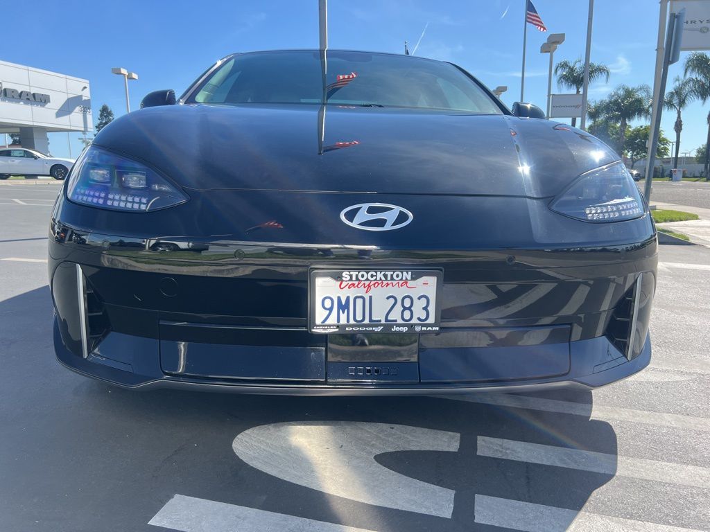 View vehicle photo 4