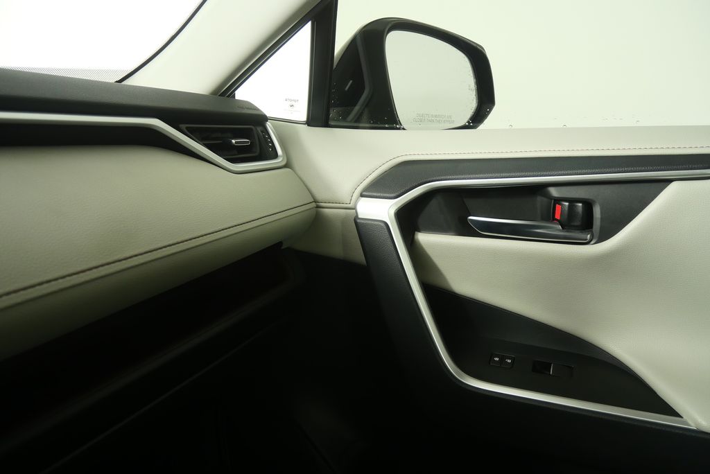 Thumbnail: 2019 Toyota RAV4 - 28