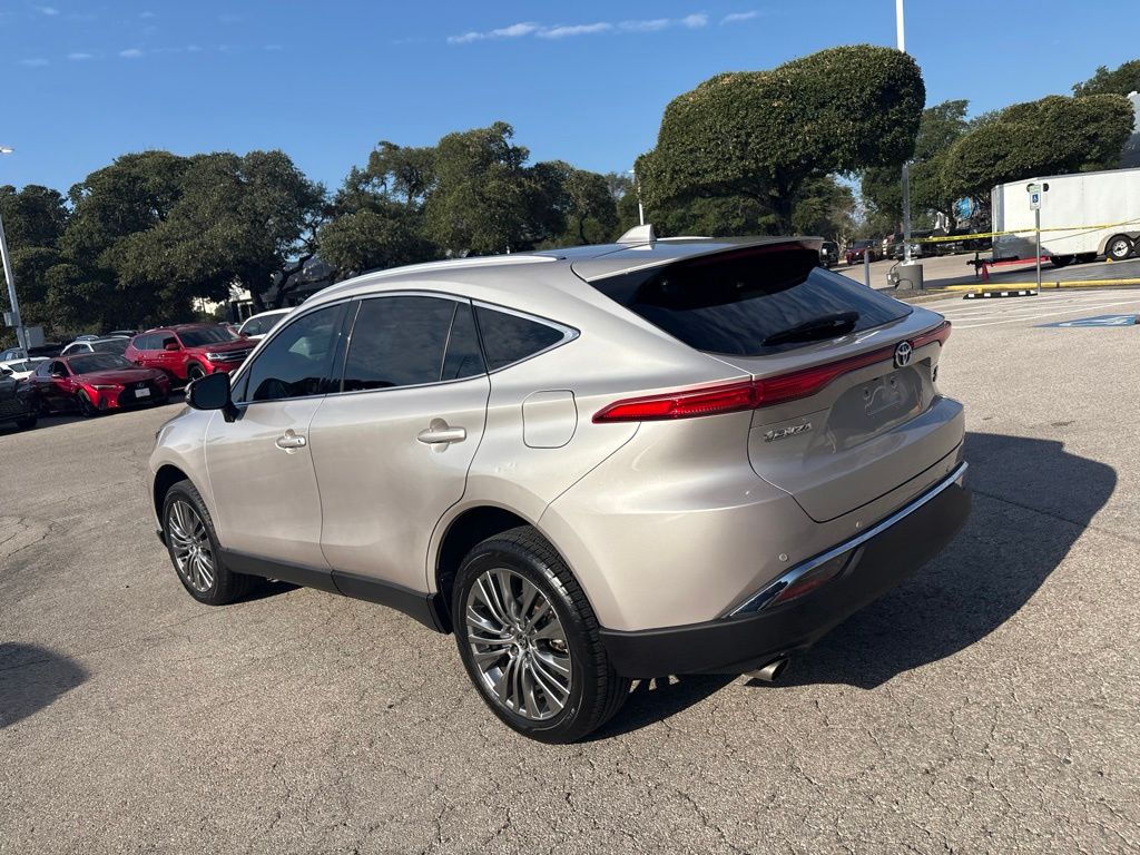 Thumbnail: 2022 Toyota Venza - 3