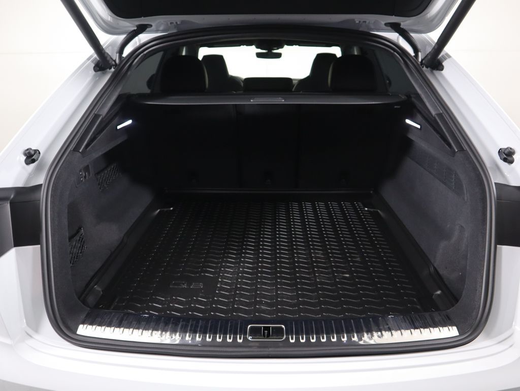 Thumbnail: 2025 Audi RS Q8 - 29