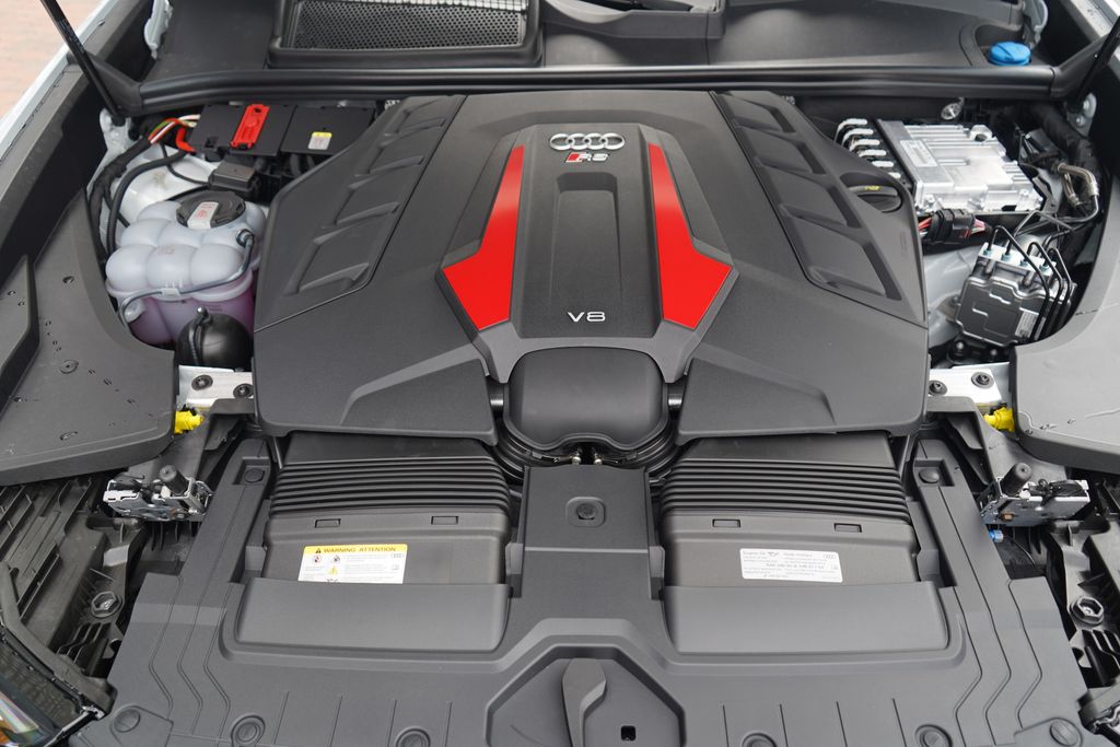 Thumbnail: 2026 Audi RS Q8 - 12