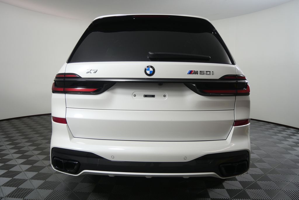 Thumbnail: 2027 BMW X7 - 4