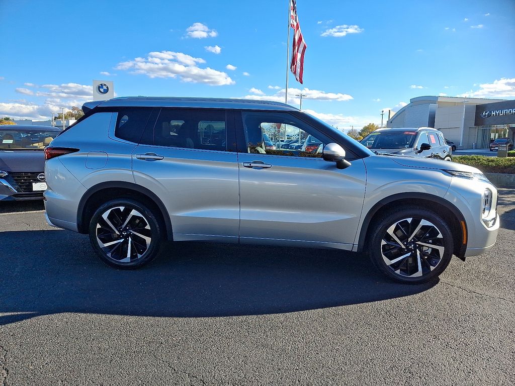 Thumbnail: 2022 Mitsubishi Outlander - 7