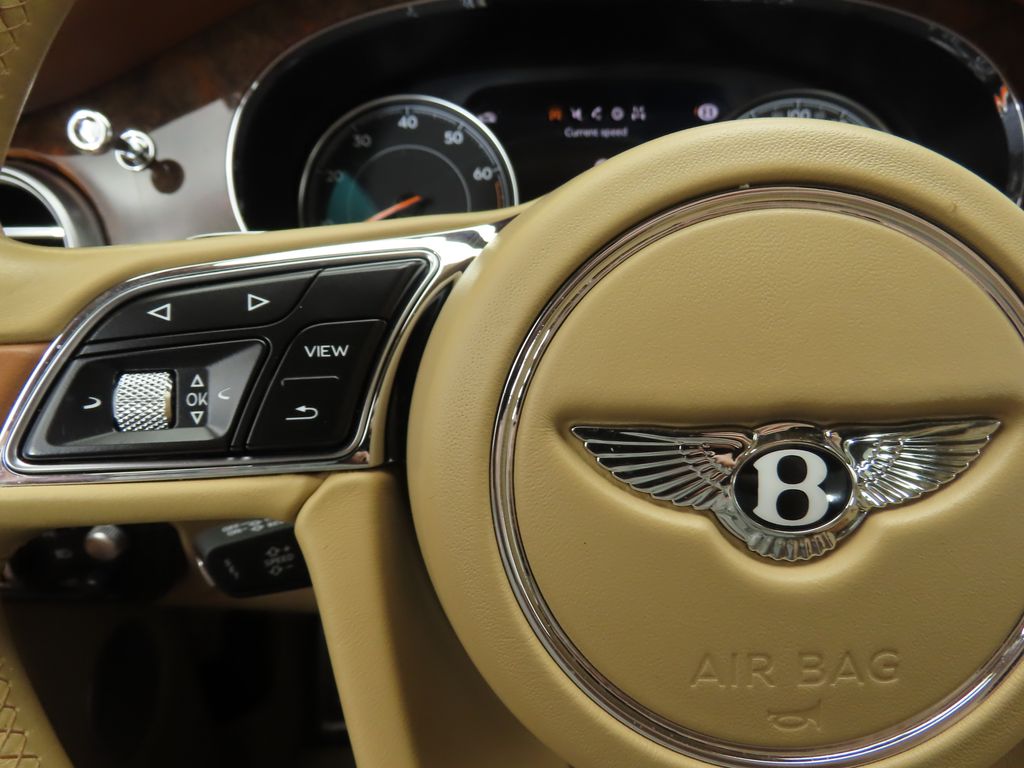 Thumbnail: 2018 Bentley Bentayga - 11