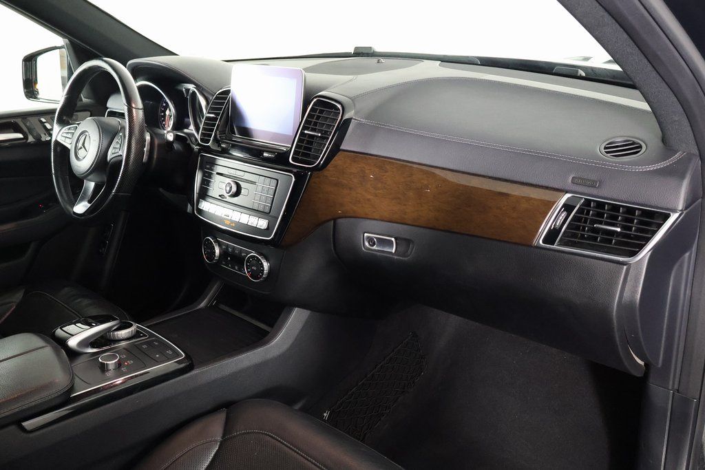 Thumbnail: 2018 Mercedes-Benz GLS - 9