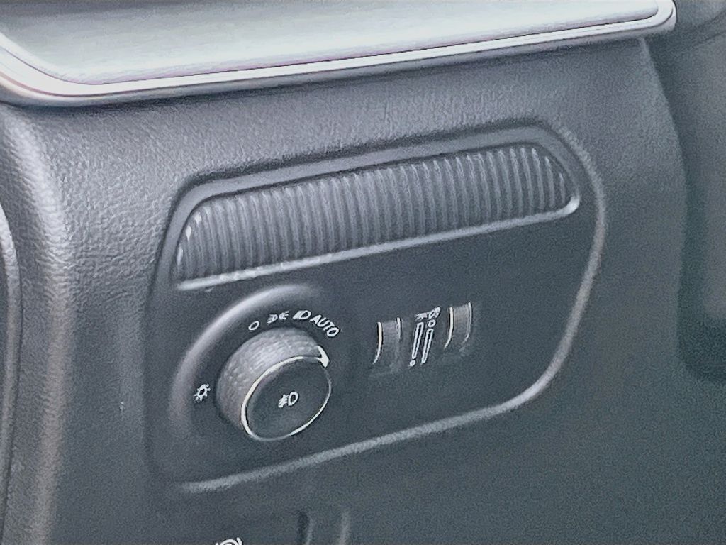 Used 2025 Black Jeep Base image 10