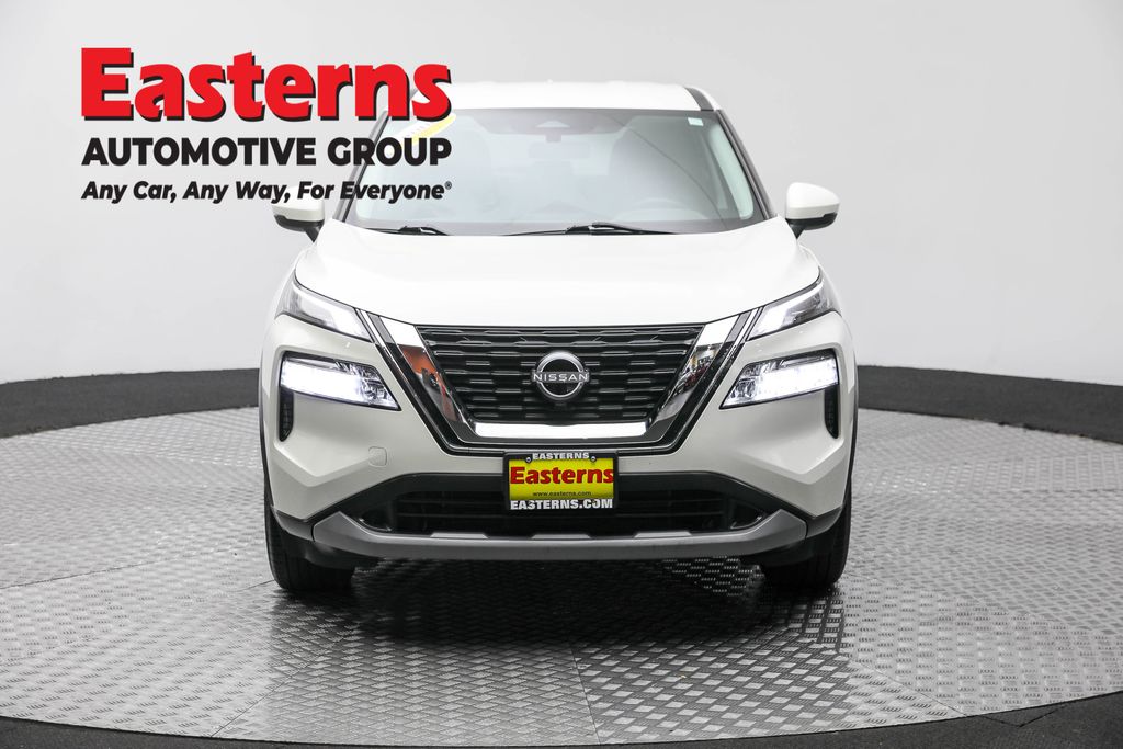 Used 2022 White Nissan SV image 2