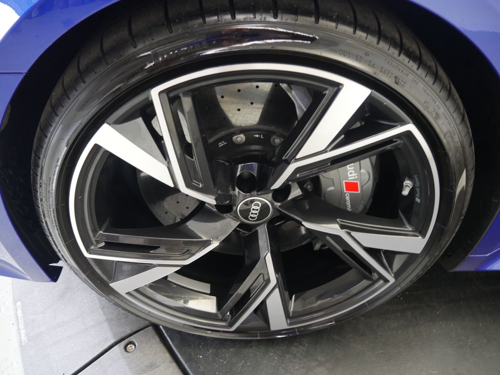 Thumbnail: 2023 Audi RS 6 - 13