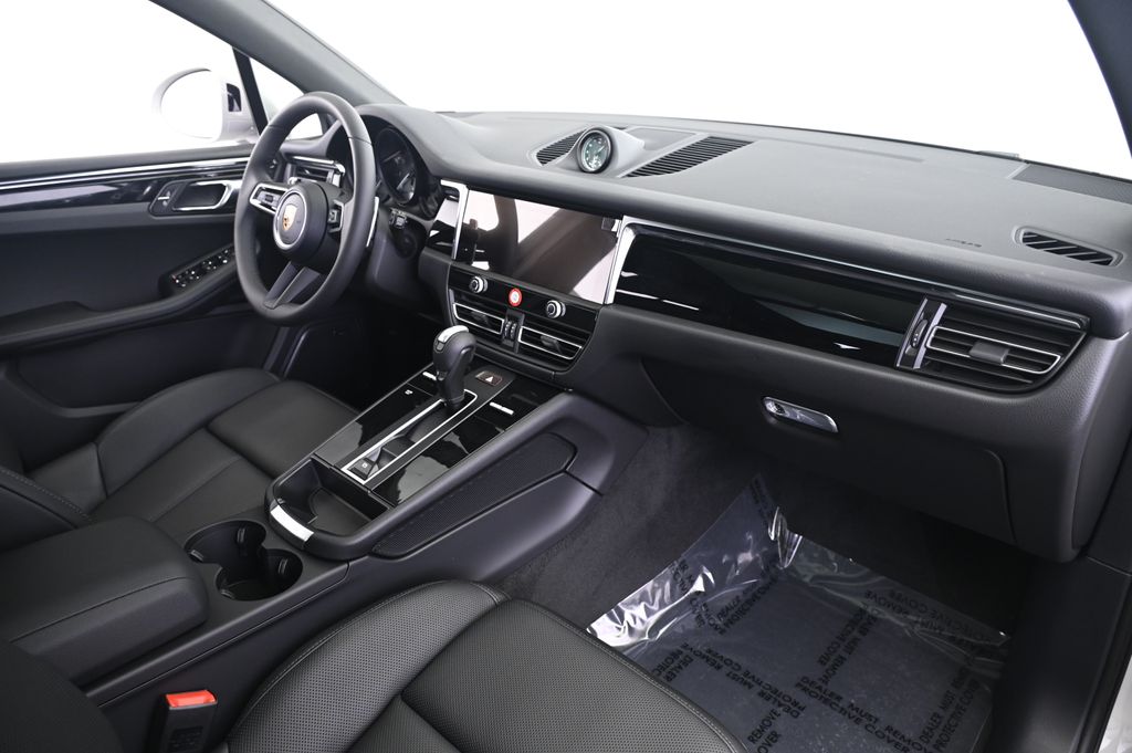 Thumbnail: 2026 Porsche Macan - 22