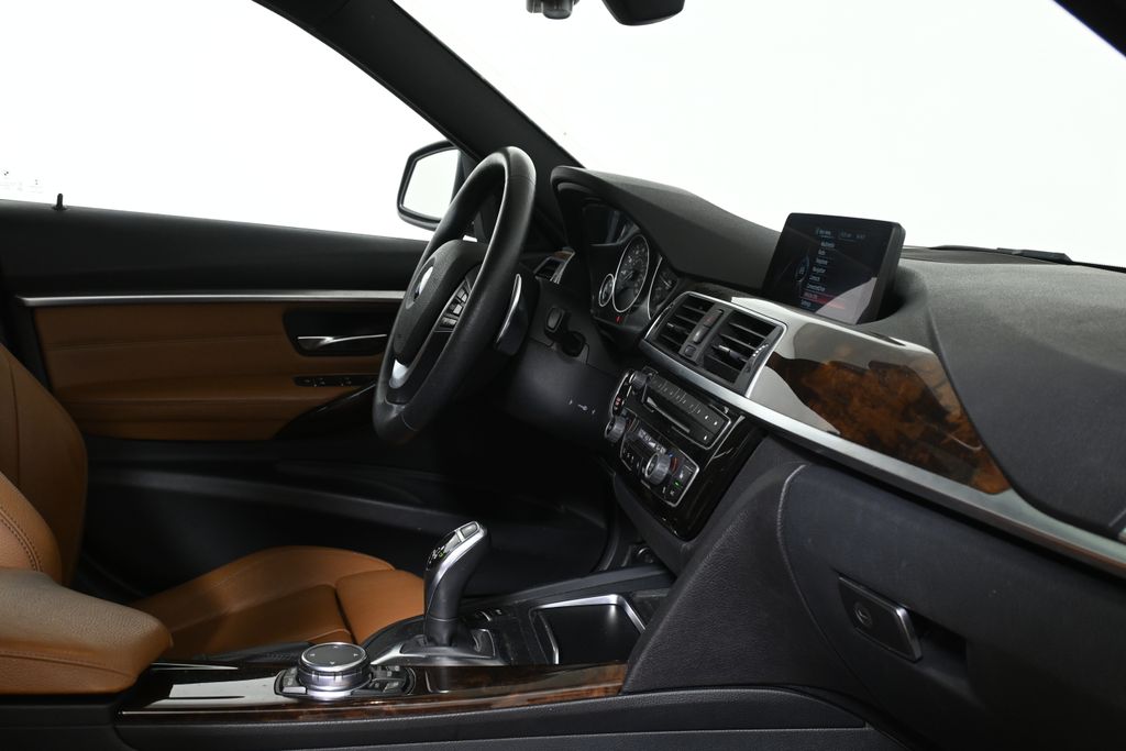 Thumbnail: 2016 BMW 3 Series - 8