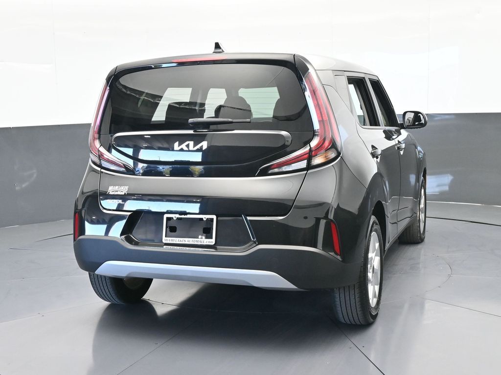 Used 2023 Fusion Black Kia LX image 5