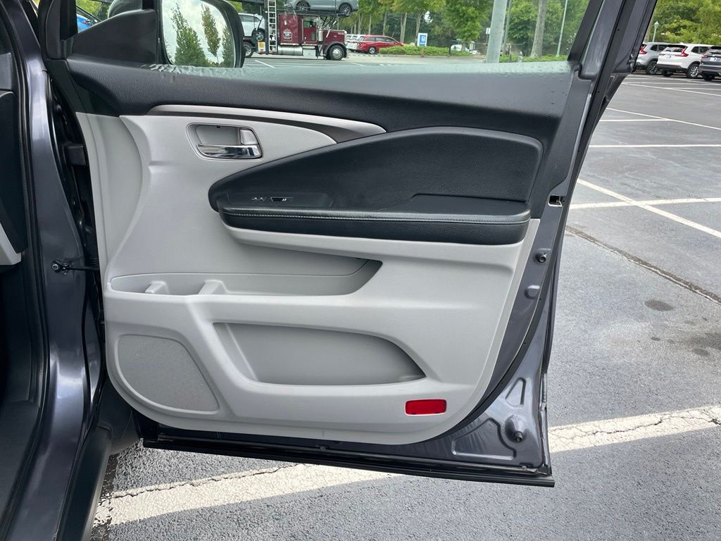 Thumbnail: 2018 Honda Pilot - 29