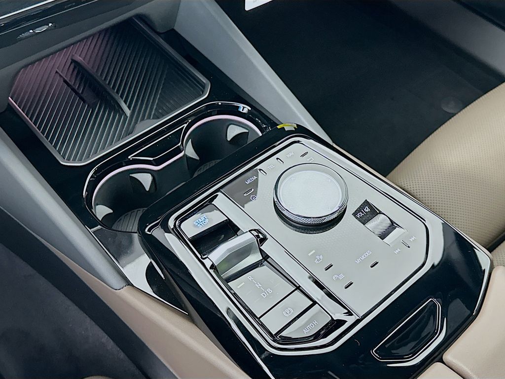 Thumbnail: 2026 BMW i5 - 15