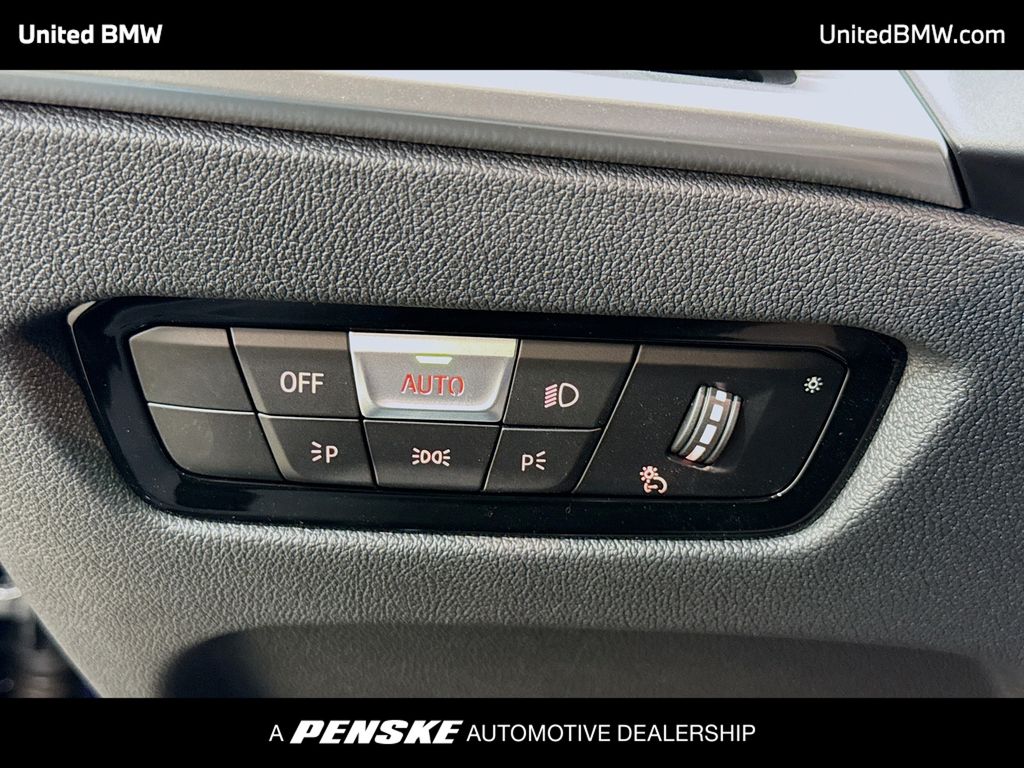 Thumbnail: 2026 BMW 3 Series - 18