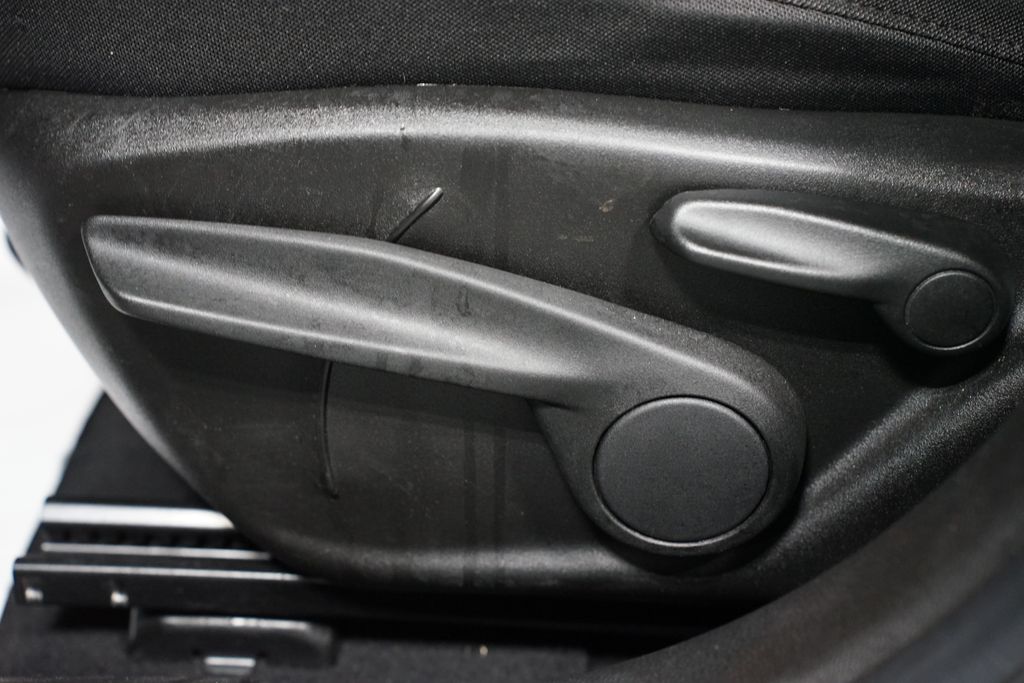 Thumbnail: 2020 Jeep Renegade - 31