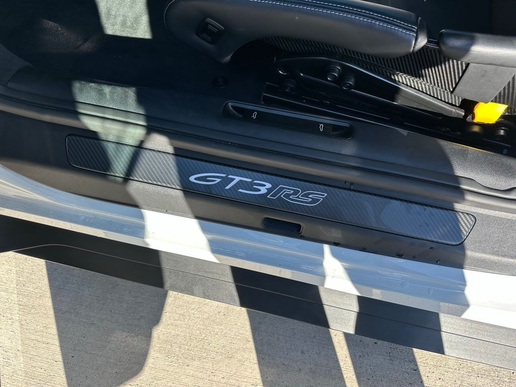 Thumbnail: 2025 Porsche 911 - 23