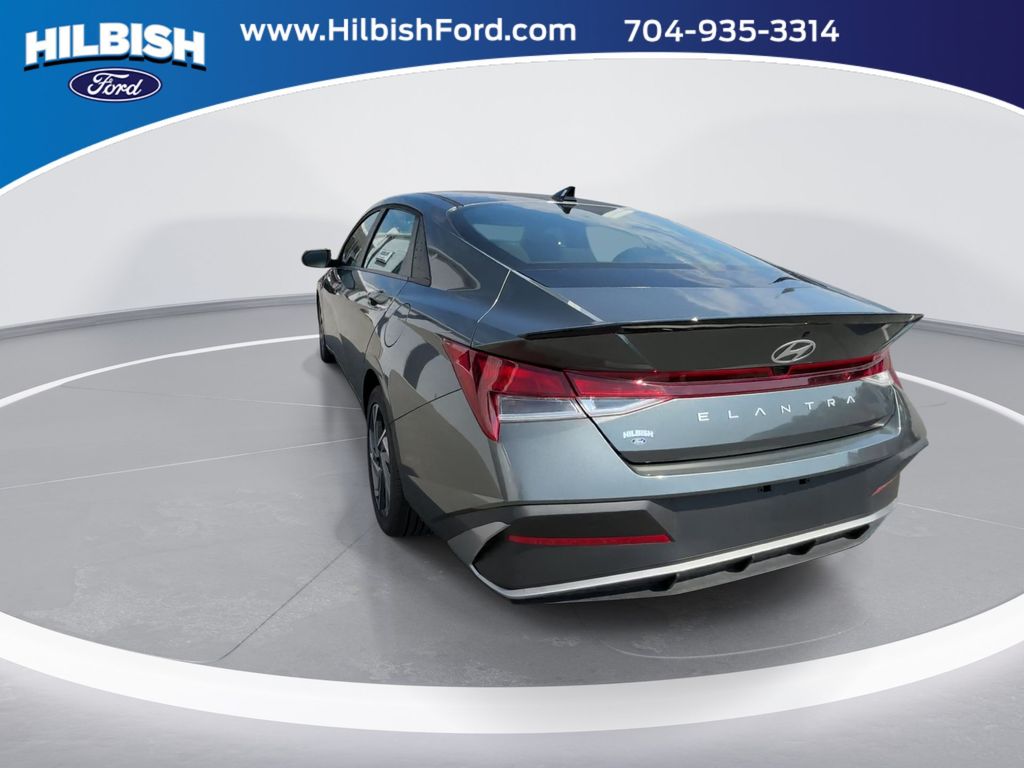 Used 2025 Amazon Gray Hyundai SEL Sport image 6