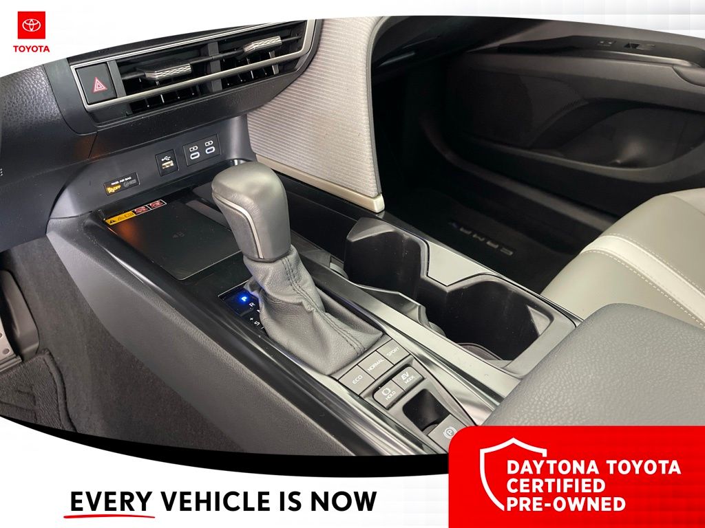 2025 Toyota Camry SE - Photo 26