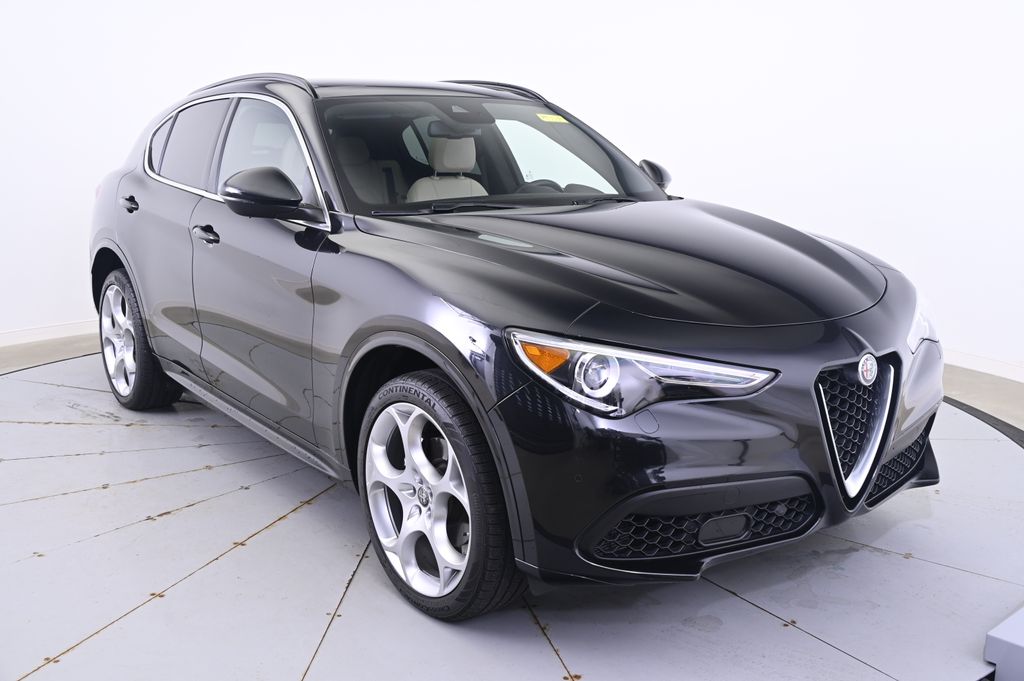 Thumbnail: 2023 Alfa Romeo Stelvio - 9