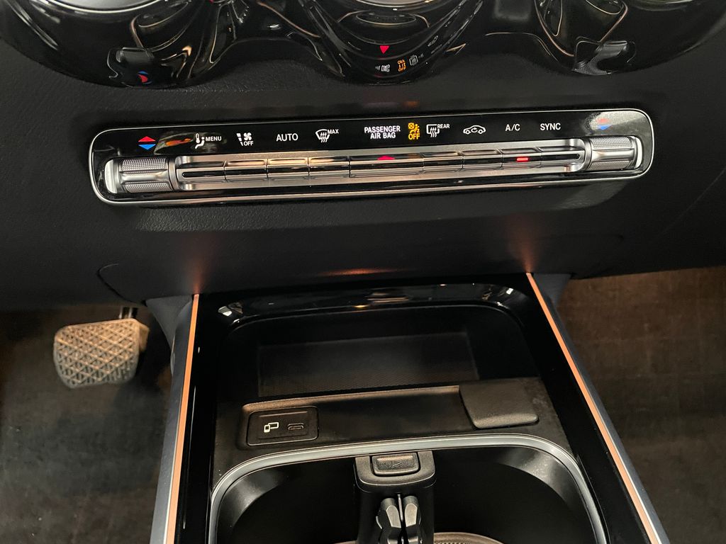 Thumbnail: 2022 Mercedes-Benz GLB - 27