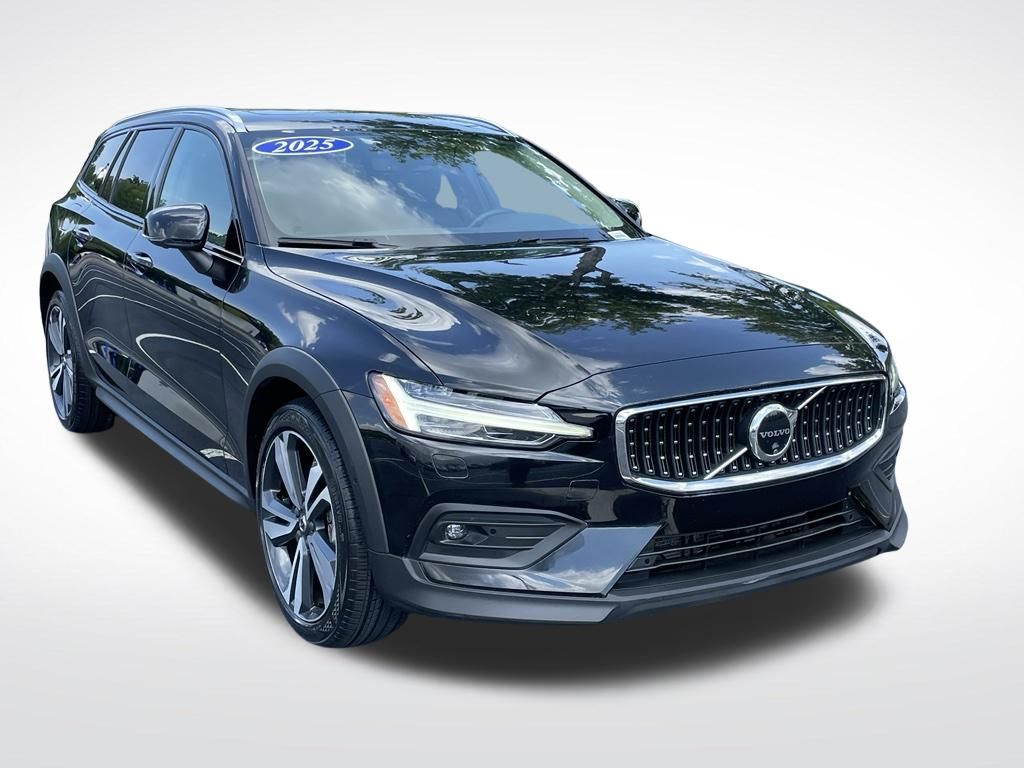 Thumbnail: 2025 Volvo S60 - 8