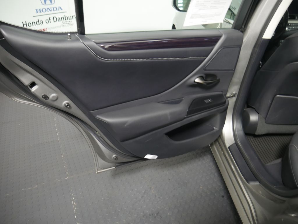 Thumbnail: 2021 Lexus ES - 12