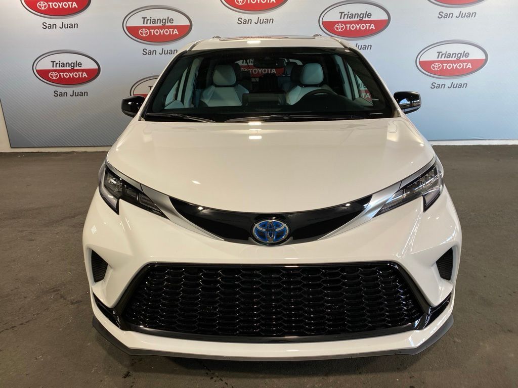 Thumbnail: 2026 Toyota Sienna - 2