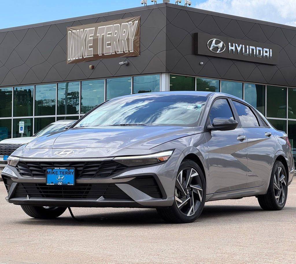 Fluid Metal 2025 Hyundai Elantra SEL Sport FWD Sedan Front-Wheel Drive Continuously Variable Transmission