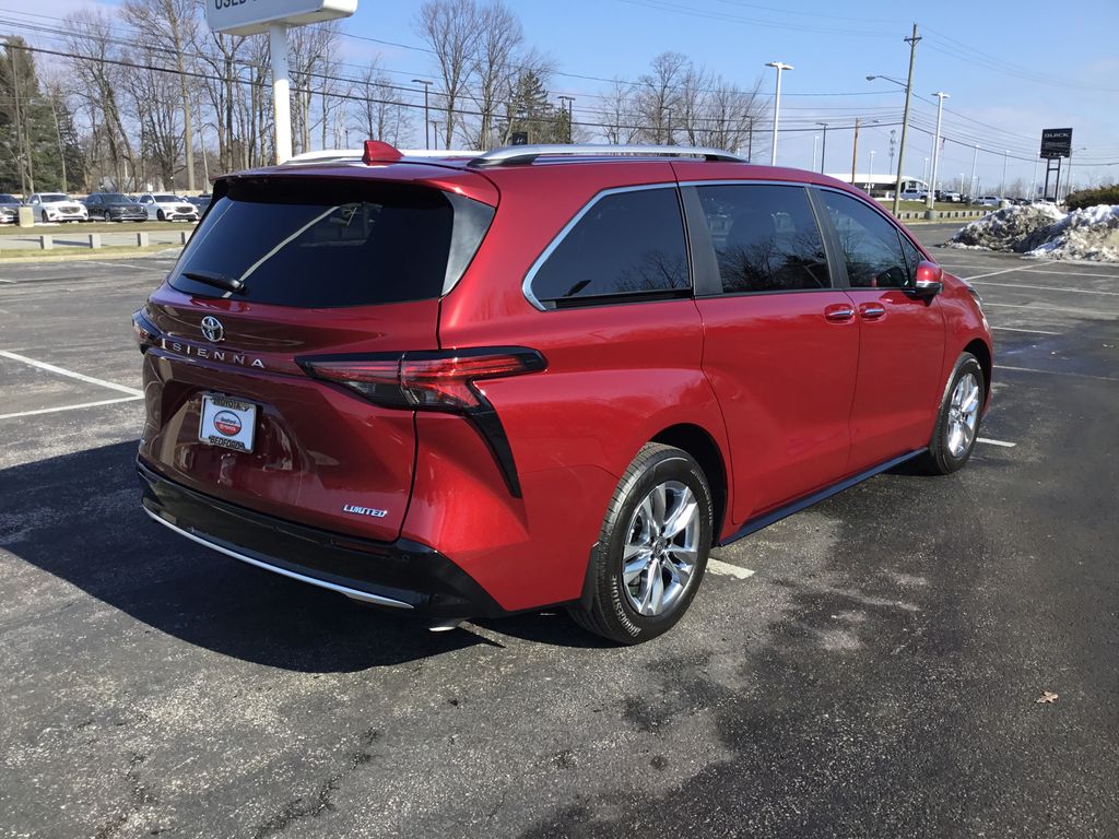 Thumbnail: 2026 Toyota Sienna - 5