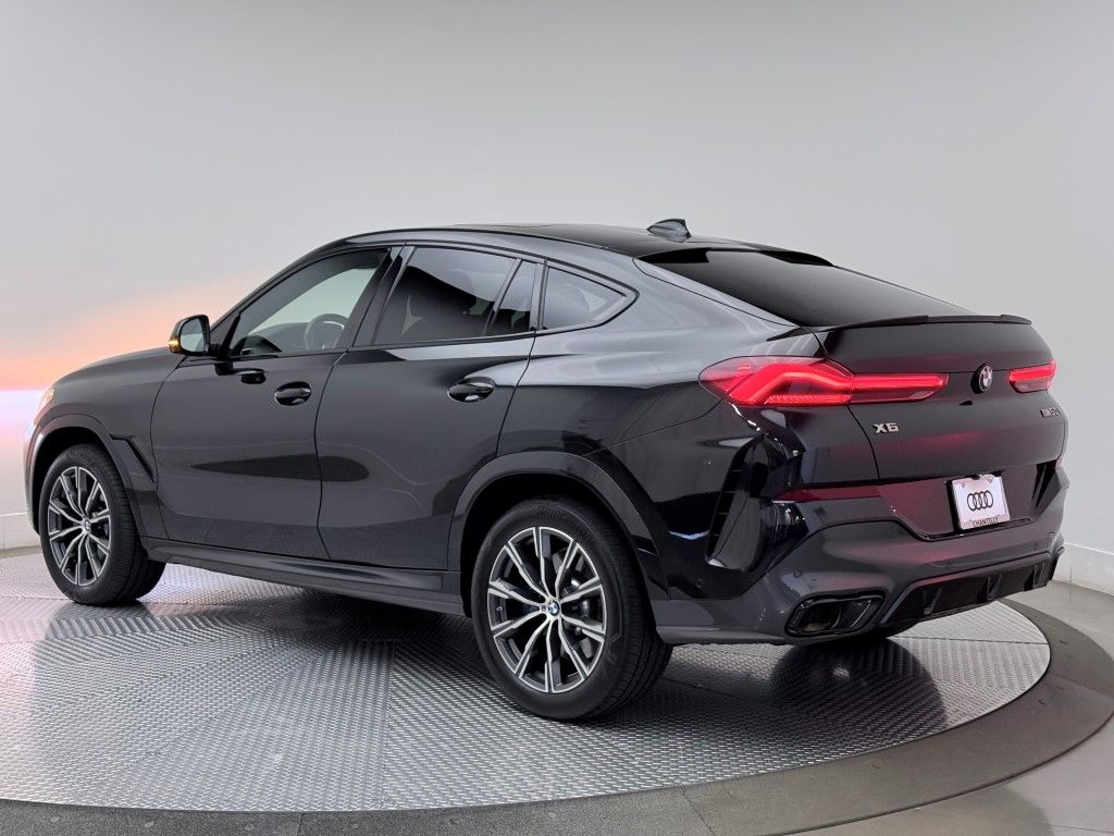 Thumbnail: 2022 BMW X6 - 9