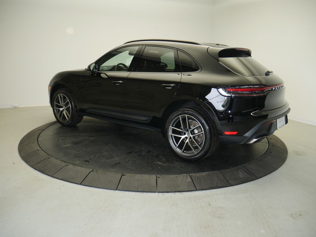 Thumbnail: 2026 Porsche Macan - 3