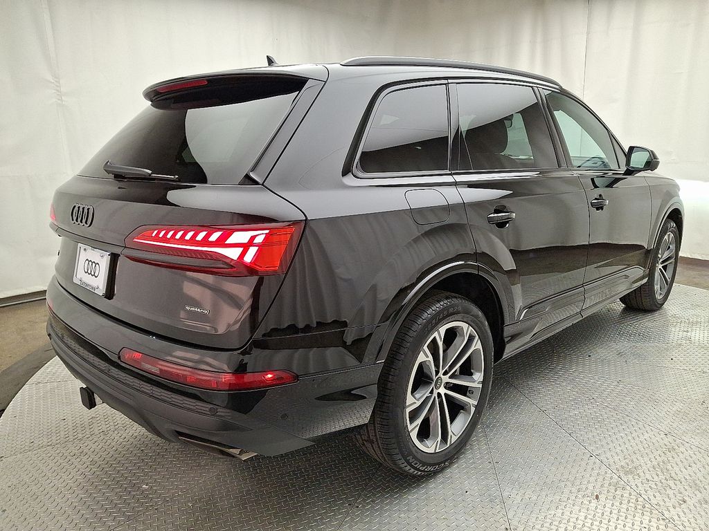 Thumbnail: 2026 Audi Q7 - 3