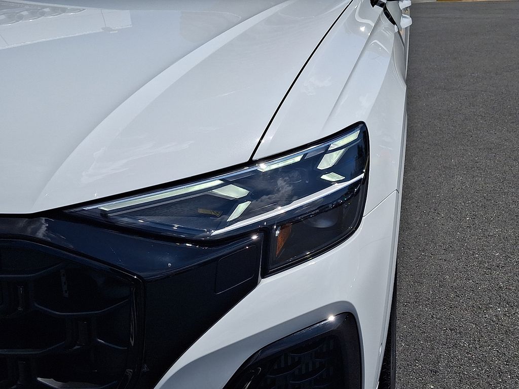 Thumbnail: 2026 Audi SQ8 - 6