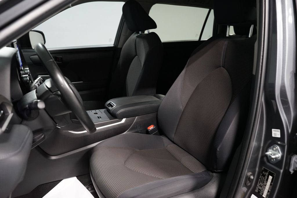 Thumbnail: 2023 Toyota Highlander - 27