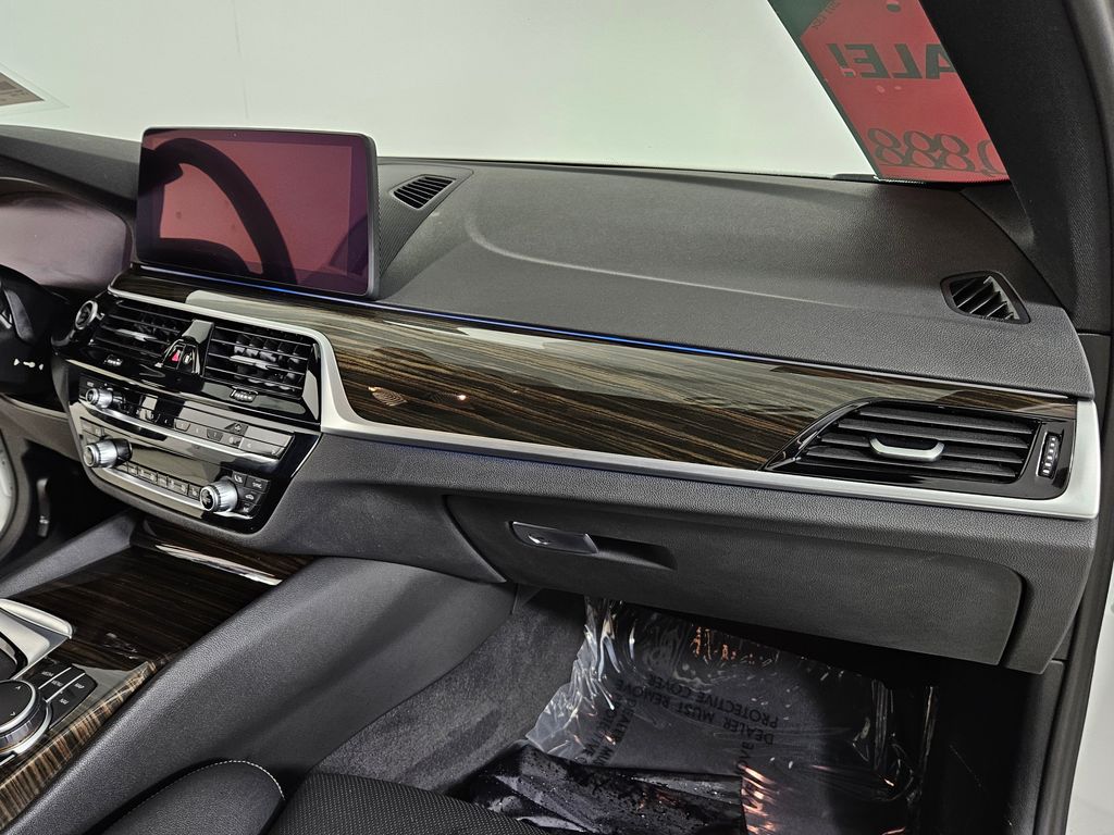 Thumbnail: 2023 BMW 5 Series - 14