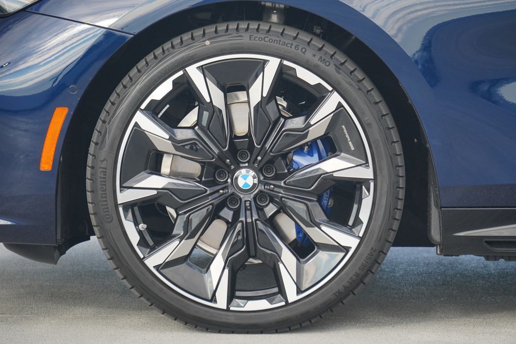 Thumbnail: 2026 BMW 5 Series - 5