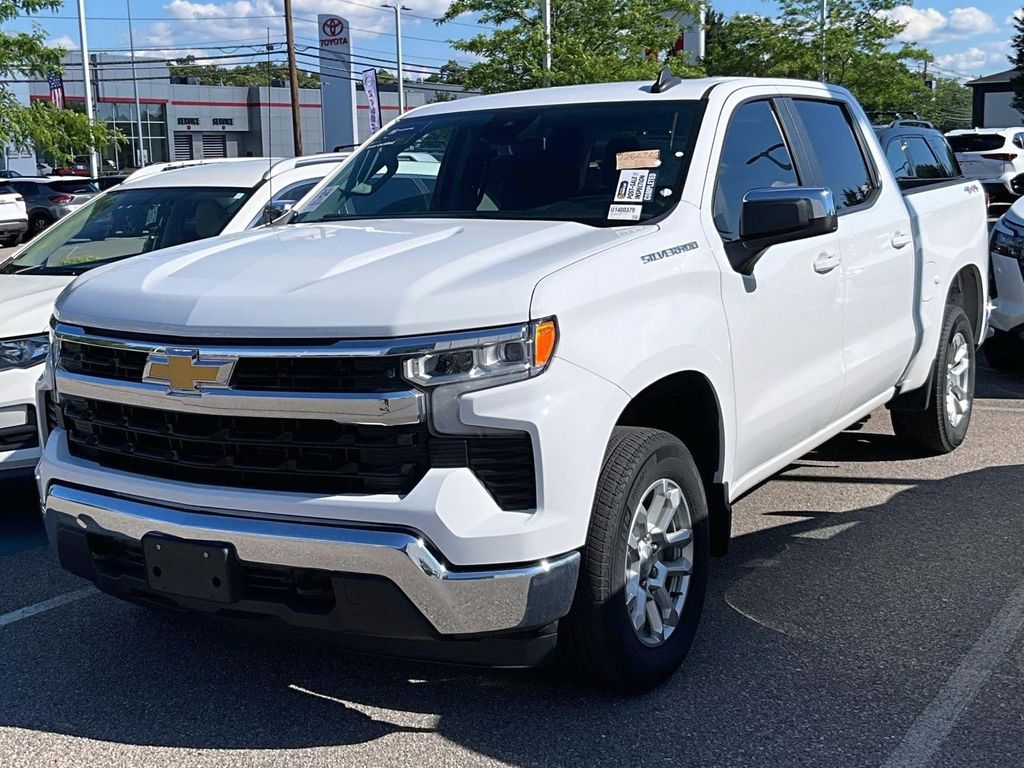 2023 Chevrolet Silverado 1500 — photo 3