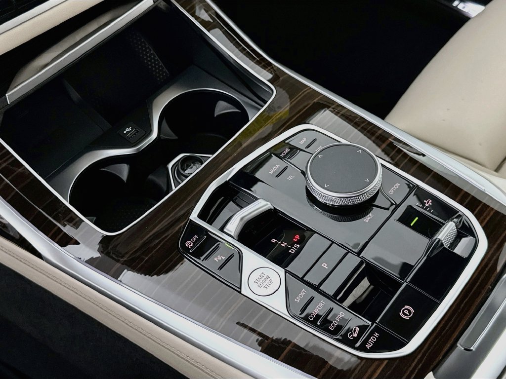 Thumbnail: 2027 BMW X7 - 15
