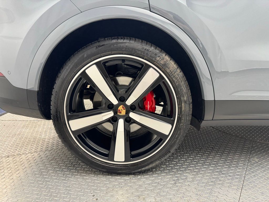 2025 Porsche Cayenne S 18