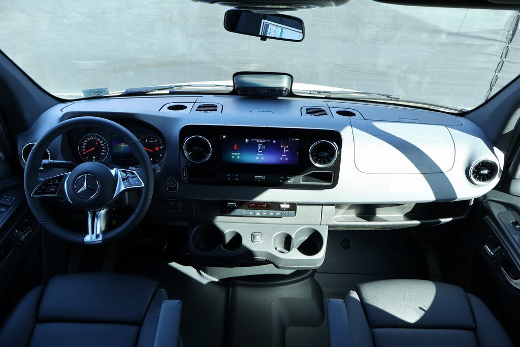 Thumbnail: 2026 Mercedes-Benz Sprinter - 4