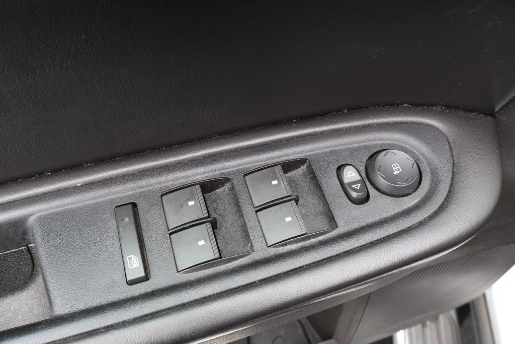 Thumbnail: 2011 Chevrolet Traverse - 16