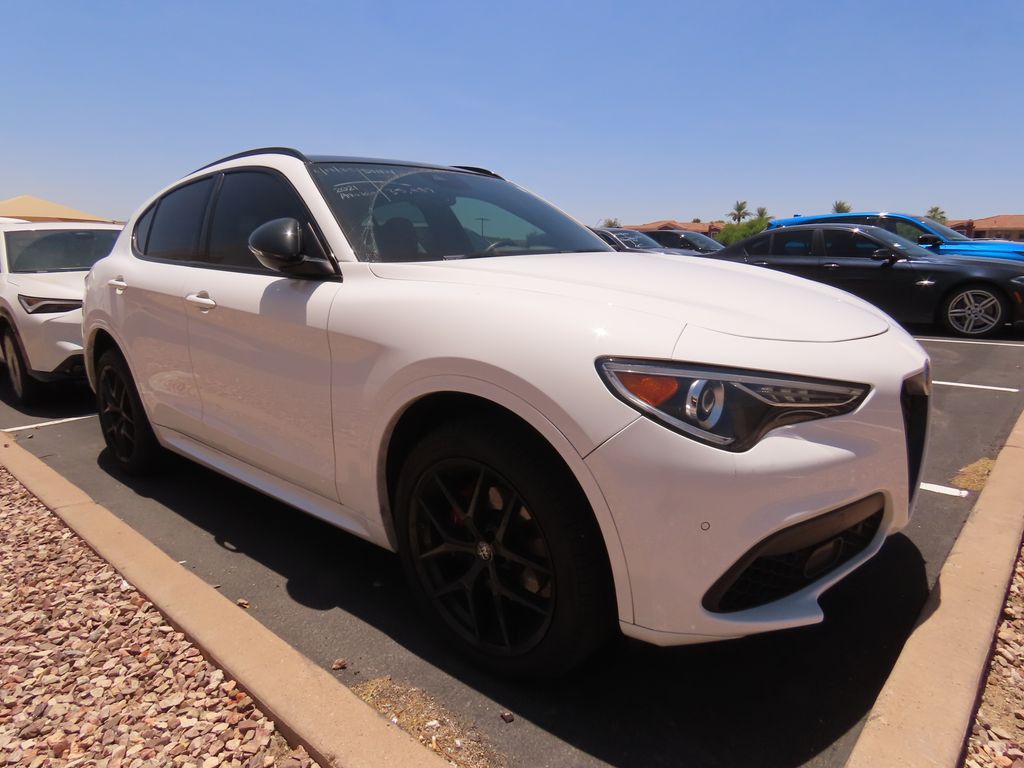 Thumbnail: 2021 Alfa Romeo Stelvio - 2