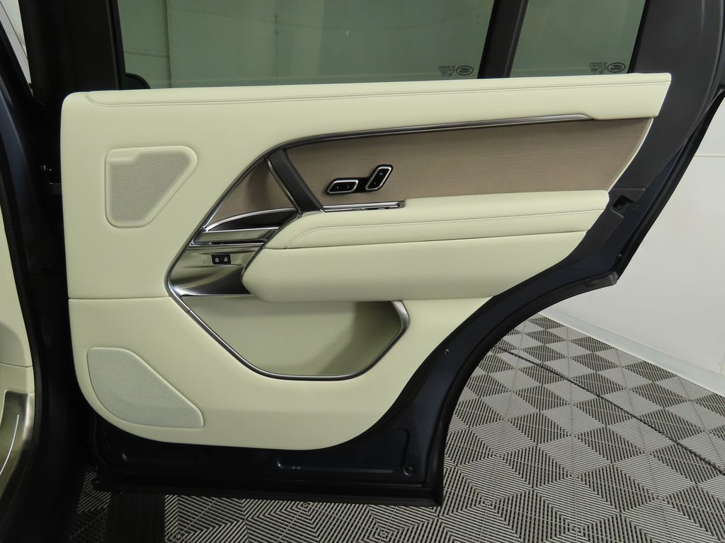 Thumbnail: 2025 Land Rover Range Rover - 28