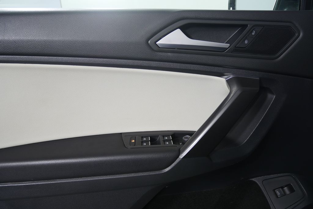 Thumbnail: 2021 Volkswagen Tiguan - 8
