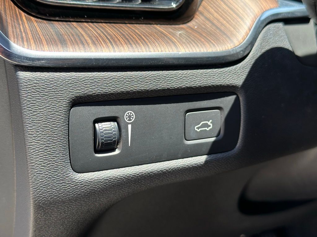 Thumbnail: 2021 Volvo XC60 - 15