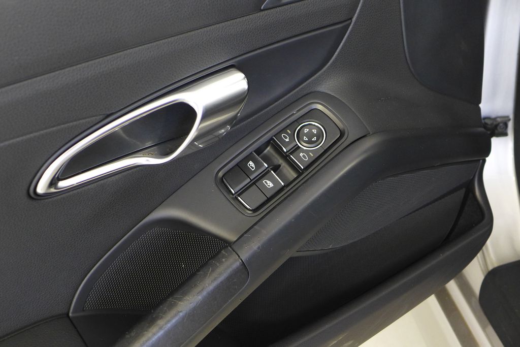 Thumbnail: 2013 Porsche Boxster - 13