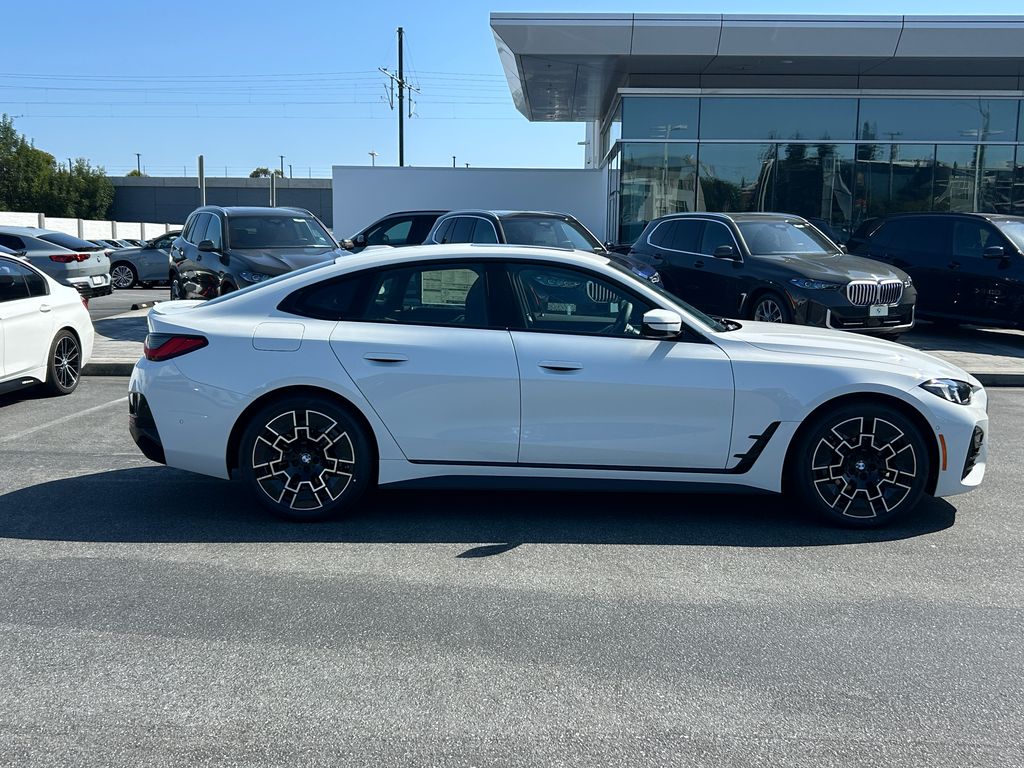 Thumbnail: 2026 BMW 4 Series - 6