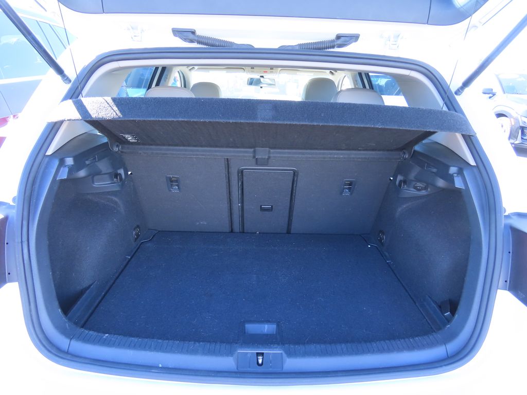Thumbnail: 2015 Volkswagen Golf - 12